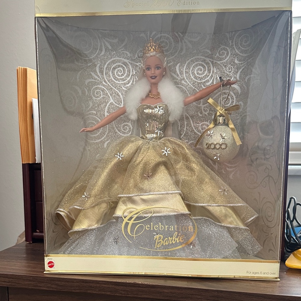 vintage 2000 Celebration Barbie